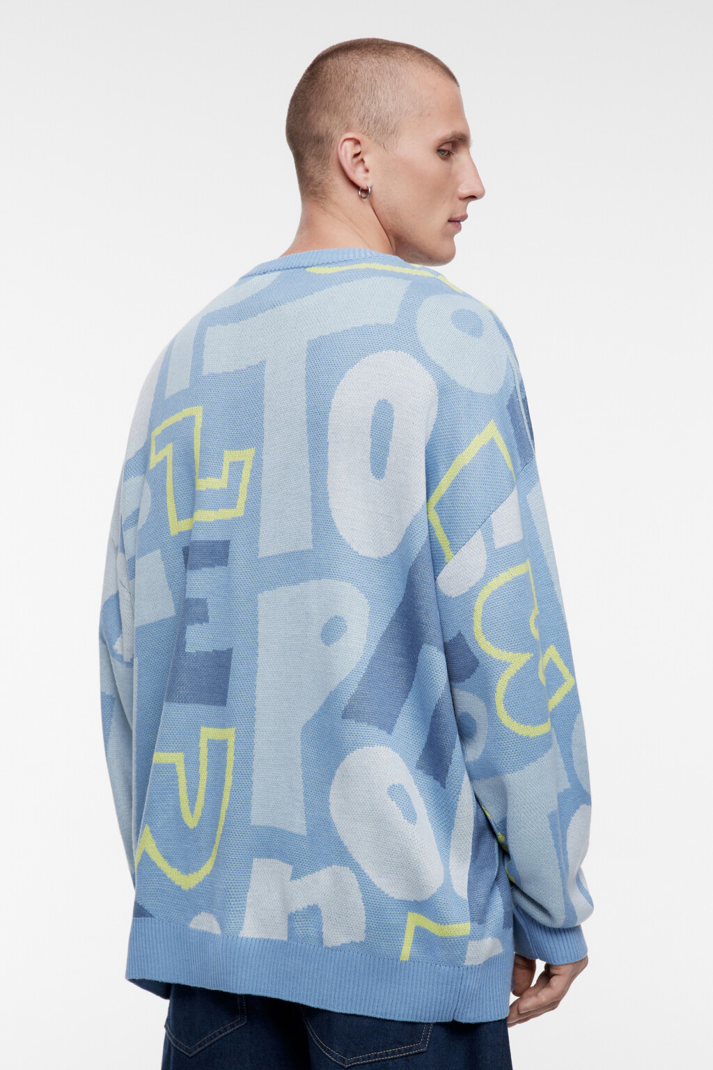 Свитер вязаный свободный с принтом-абстракцией - цвет голубой - 4