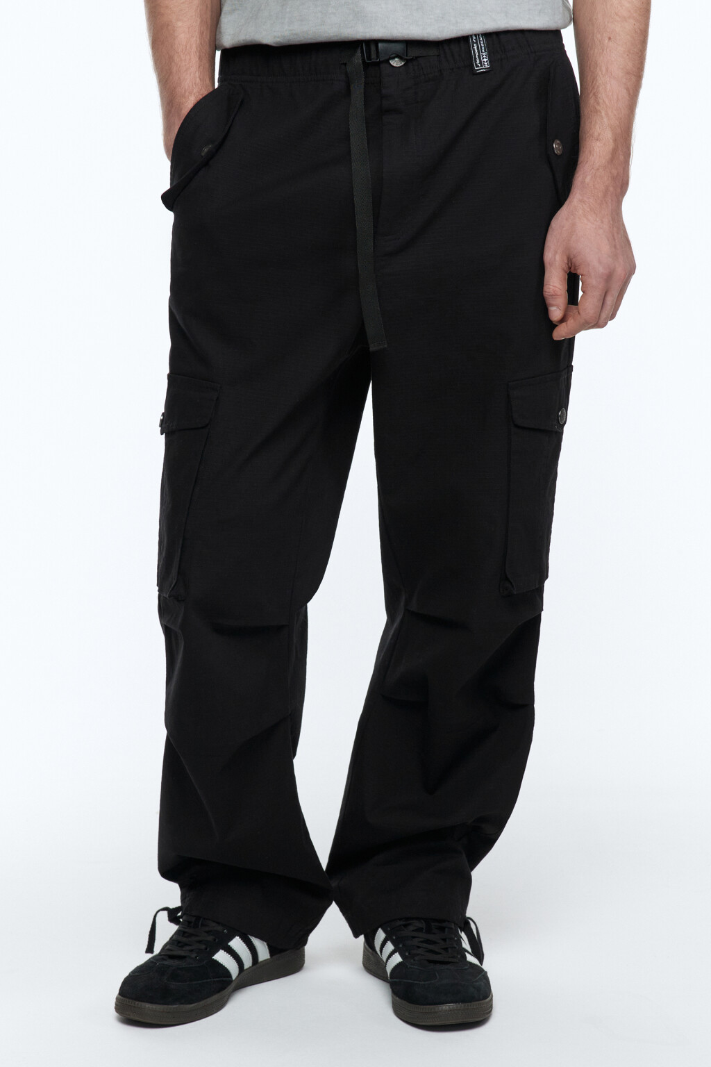 Брюки прямые хлопковые с карманами карго - цвет черный - 2