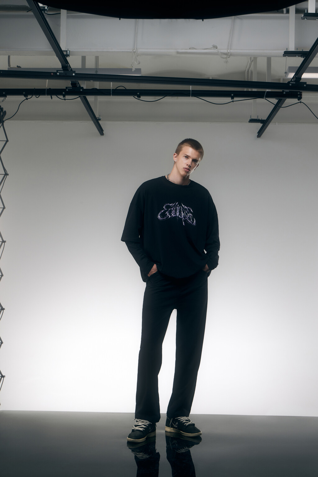 Футболка oversize с принтом в стиле метаверс - цвет черный - 1