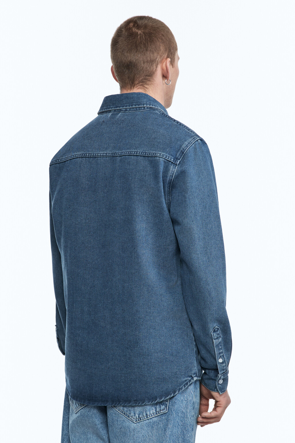 Рубашка джинсовая свободная с нагрудным карманом - цвет голубой - 6