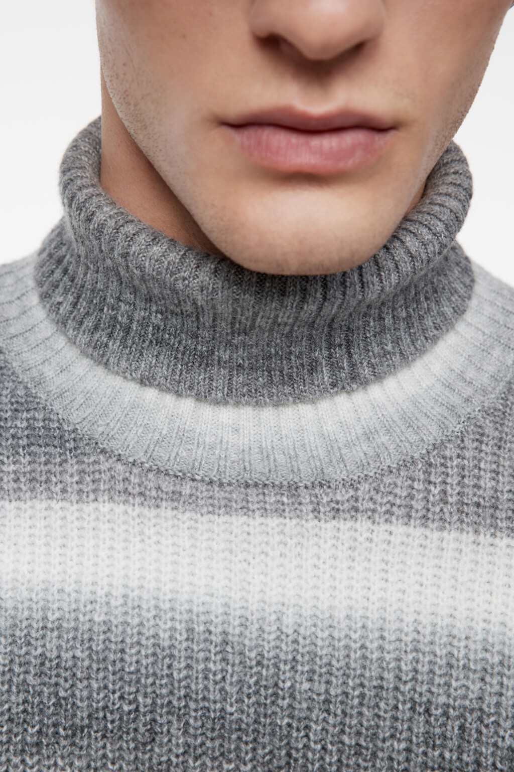 Свитер с горлом вязаный в полоску - цвет белый - 7