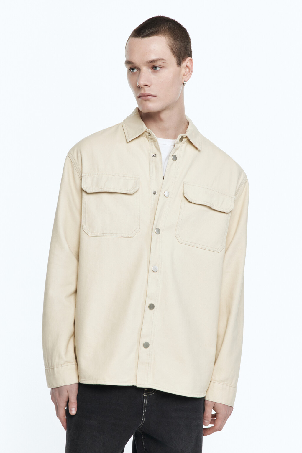 Рубашка джинсовая с нагрудными карманами - цвет бежевый - 2