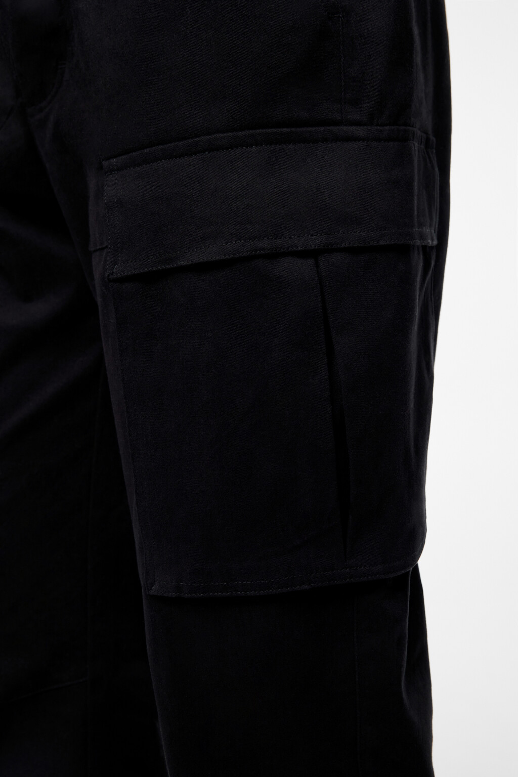 Брюки прямые хлопковые с карманами карго - цвет черный - 6