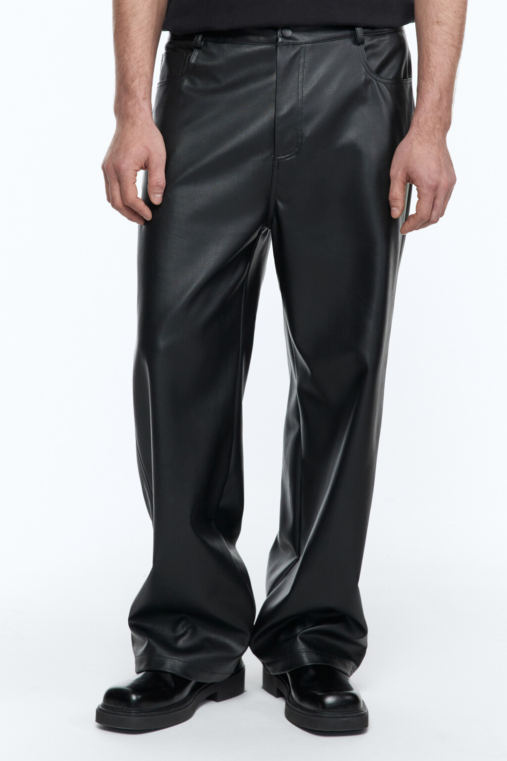 Брюки широкие из искусственной кожи с начесом - цвет черный - 2