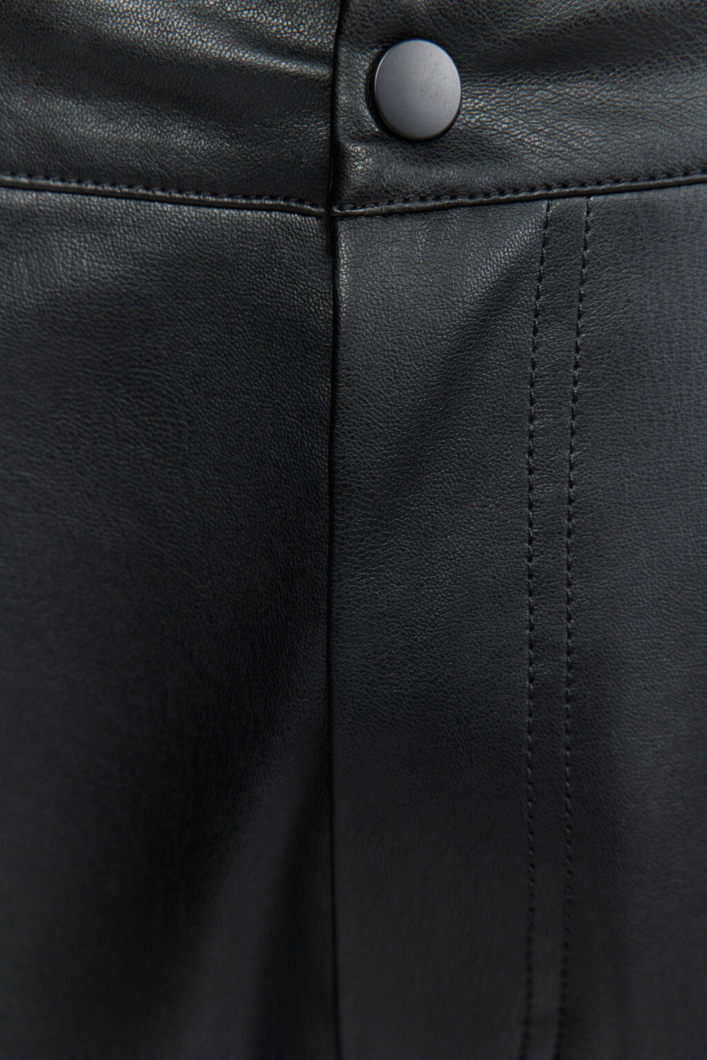 Брюки широкие из искусственной кожи с начесом - цвет черный - 6