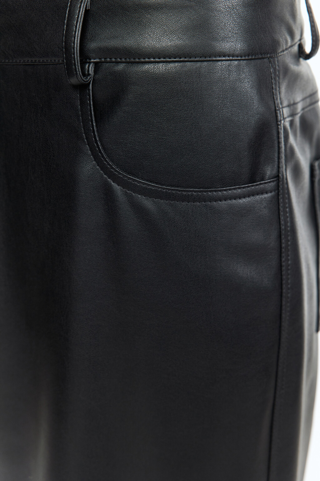 Брюки широкие из искусственной кожи с начесом - цвет черный - 7