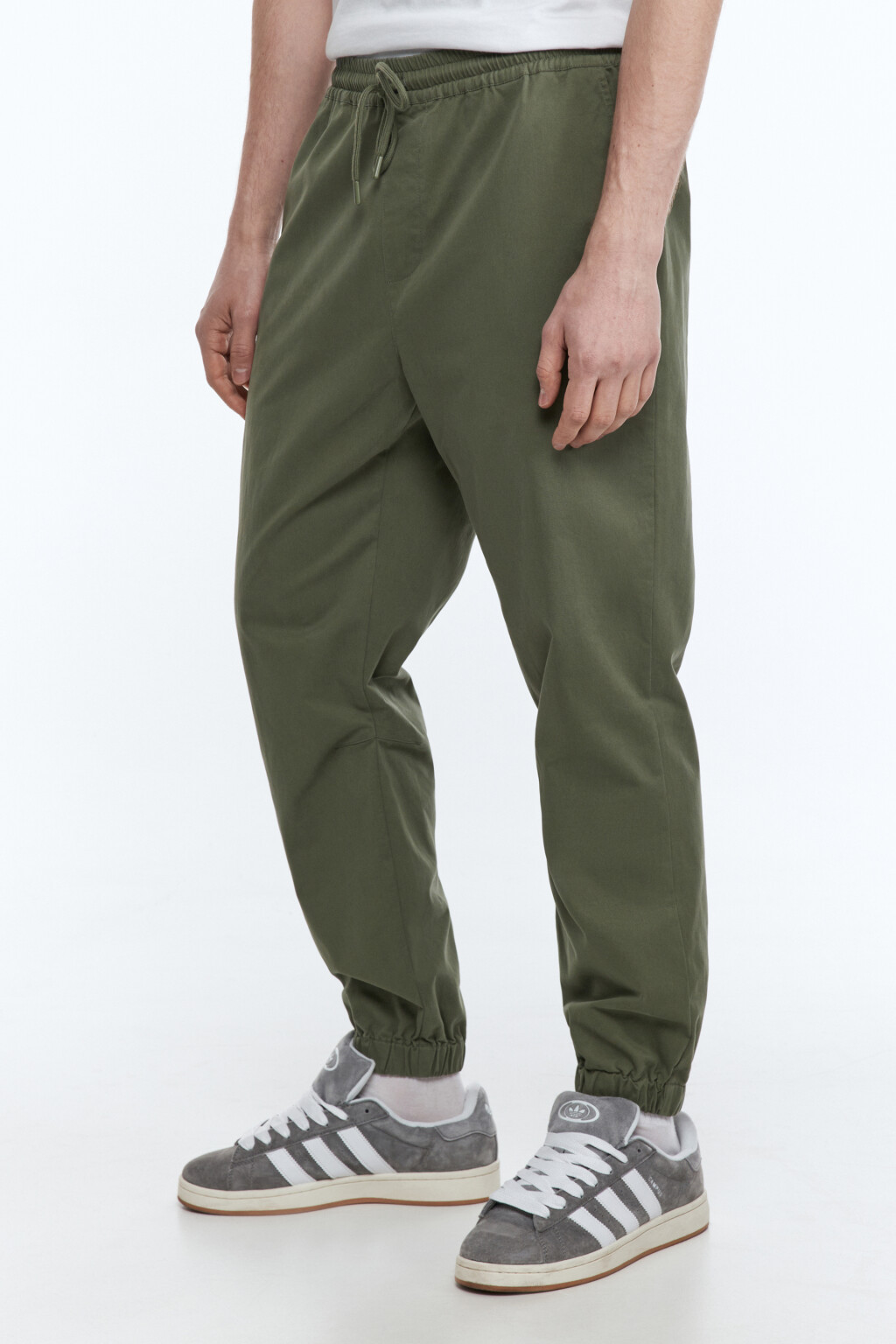 Брюки-джоггеры хлопковые с поясом-резинкой - цвет зеленый - 2