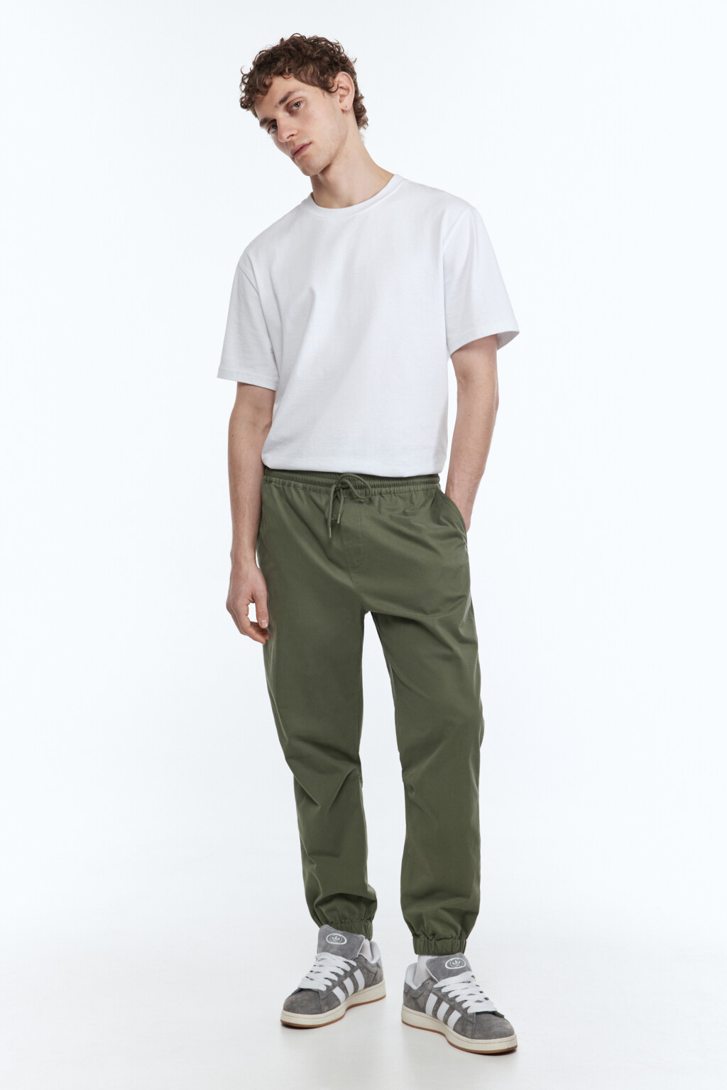 Брюки-джоггеры хлопковые с поясом-резинкой - цвет зеленый - 4