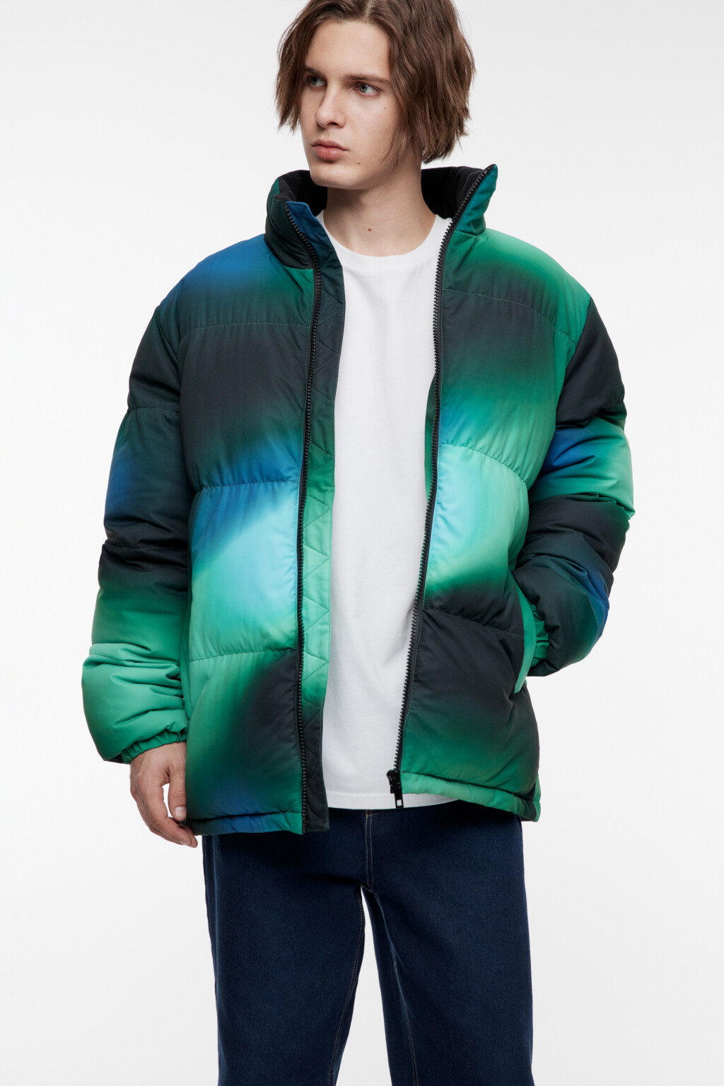 Куртка-пуховик дутая с принтом-абстракцией - цвет зеленый - 2