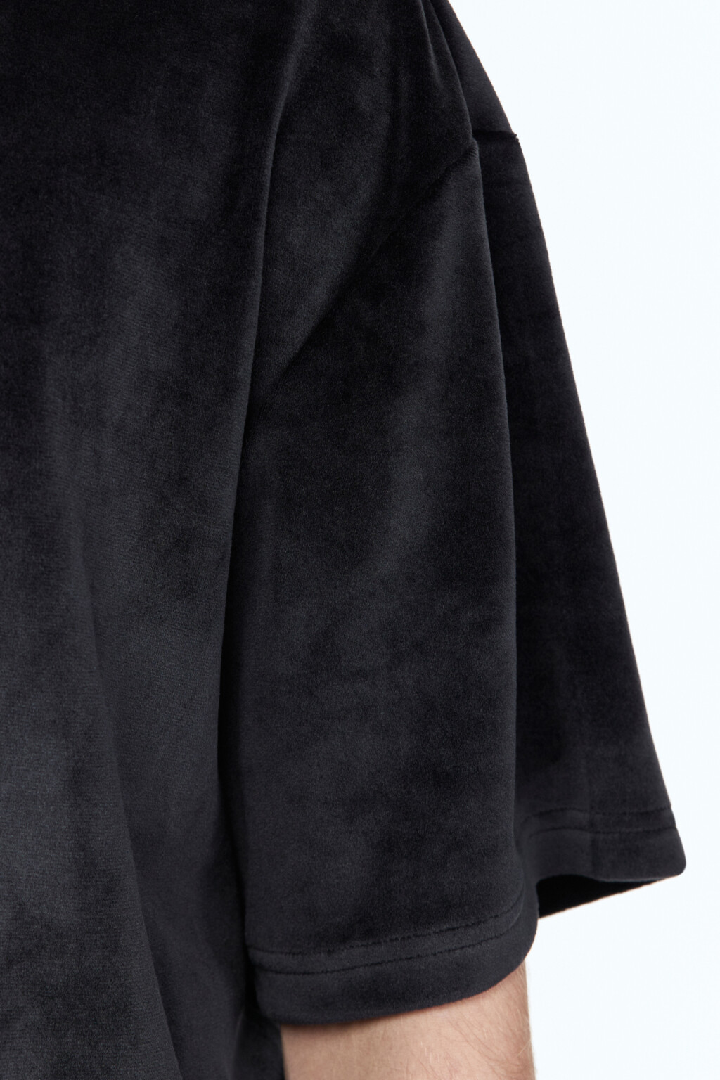 Футболка oversize из бархатной ткани - цвет черный - 8
