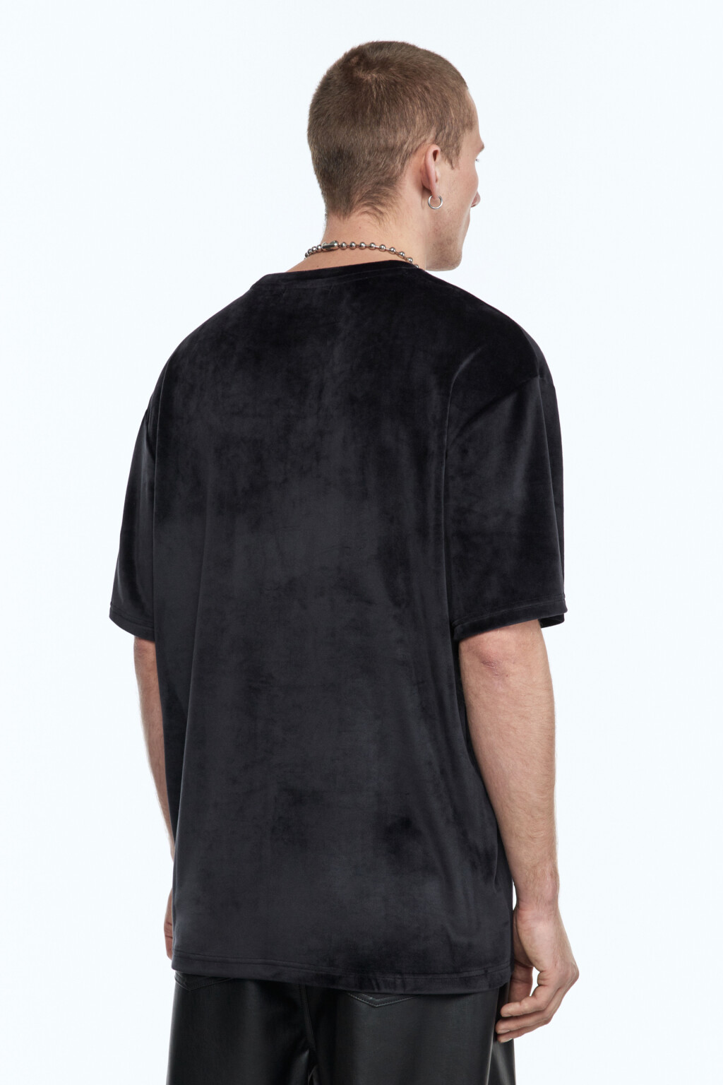 Футболка oversize из бархатной ткани - цвет черный - 7