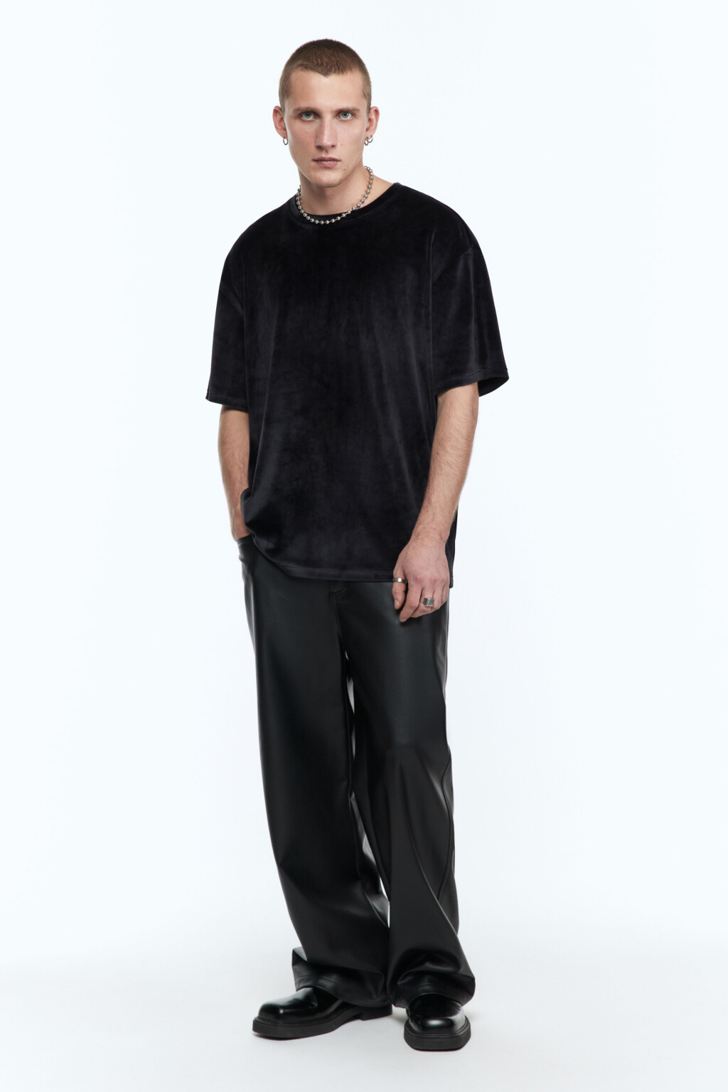 Футболка oversize из бархатной ткани - цвет черный - 9