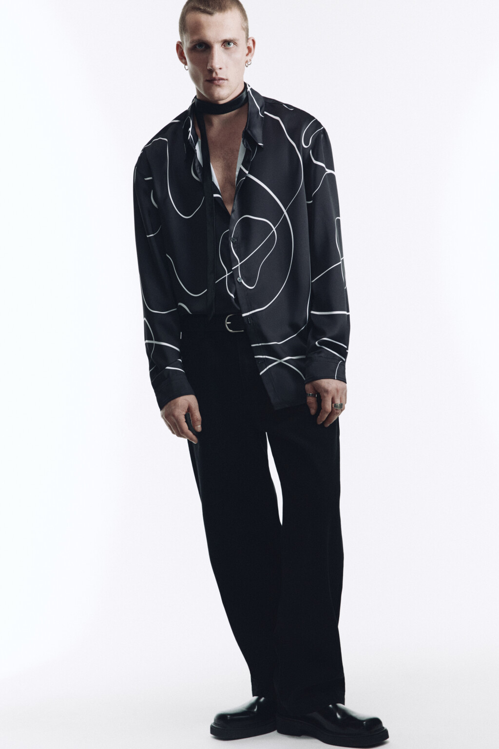 Рубашка атласная с принтом-абстракцией - цвет черный - 3