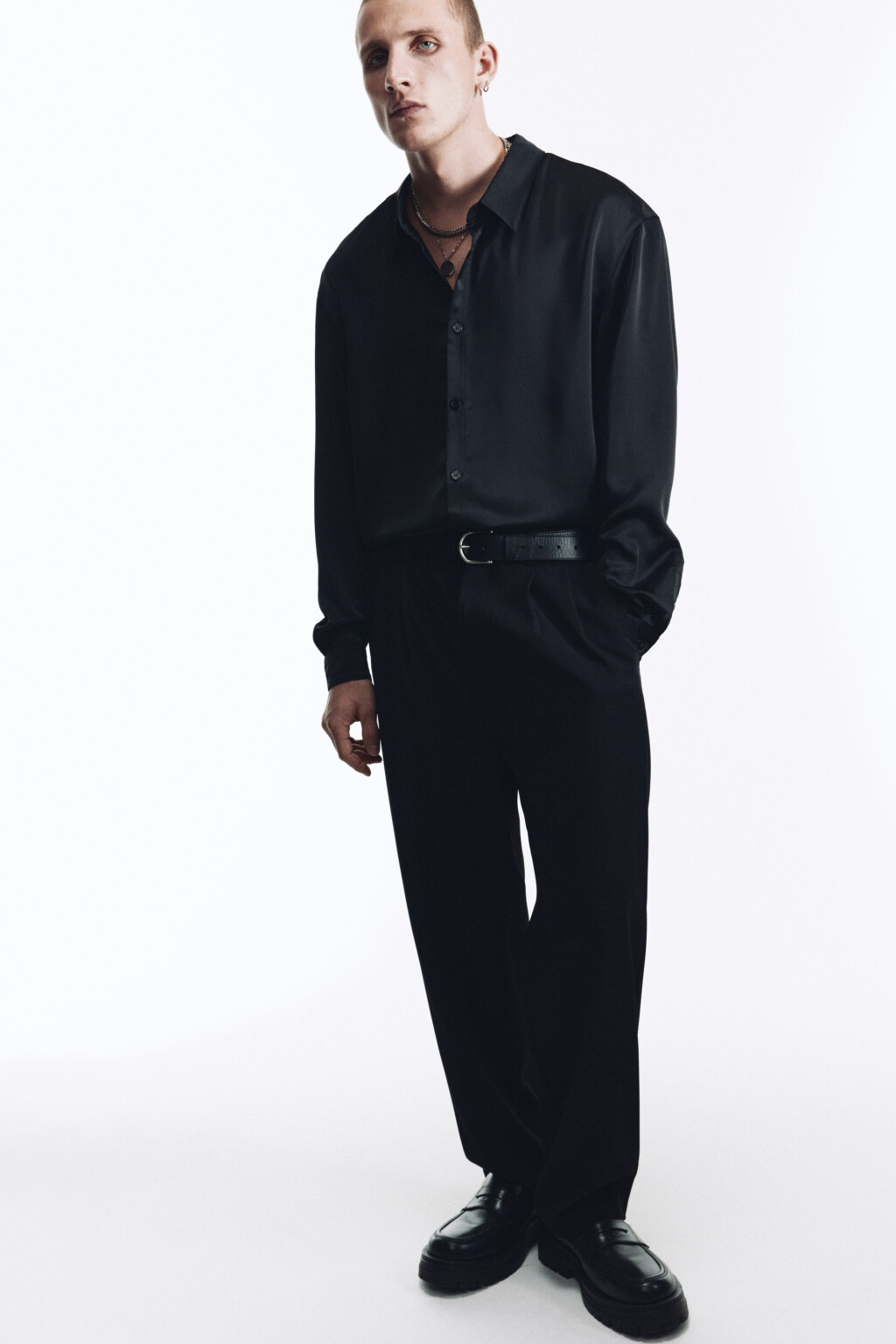 Брюки широкие костюмные со стрелками - цвет черный - 5