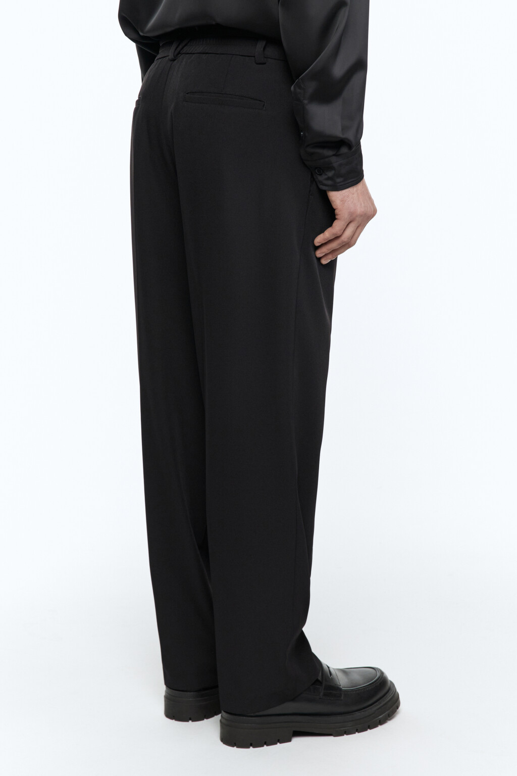 Брюки широкие костюмные со стрелками - цвет черный - 3