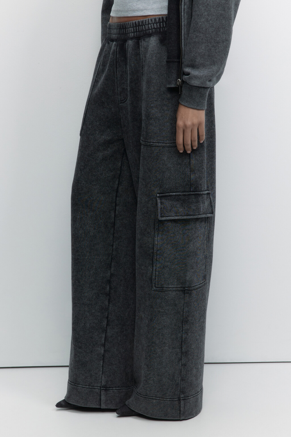 Брюки-карго трикотажные с вареным эффектом - цвет серый - 2