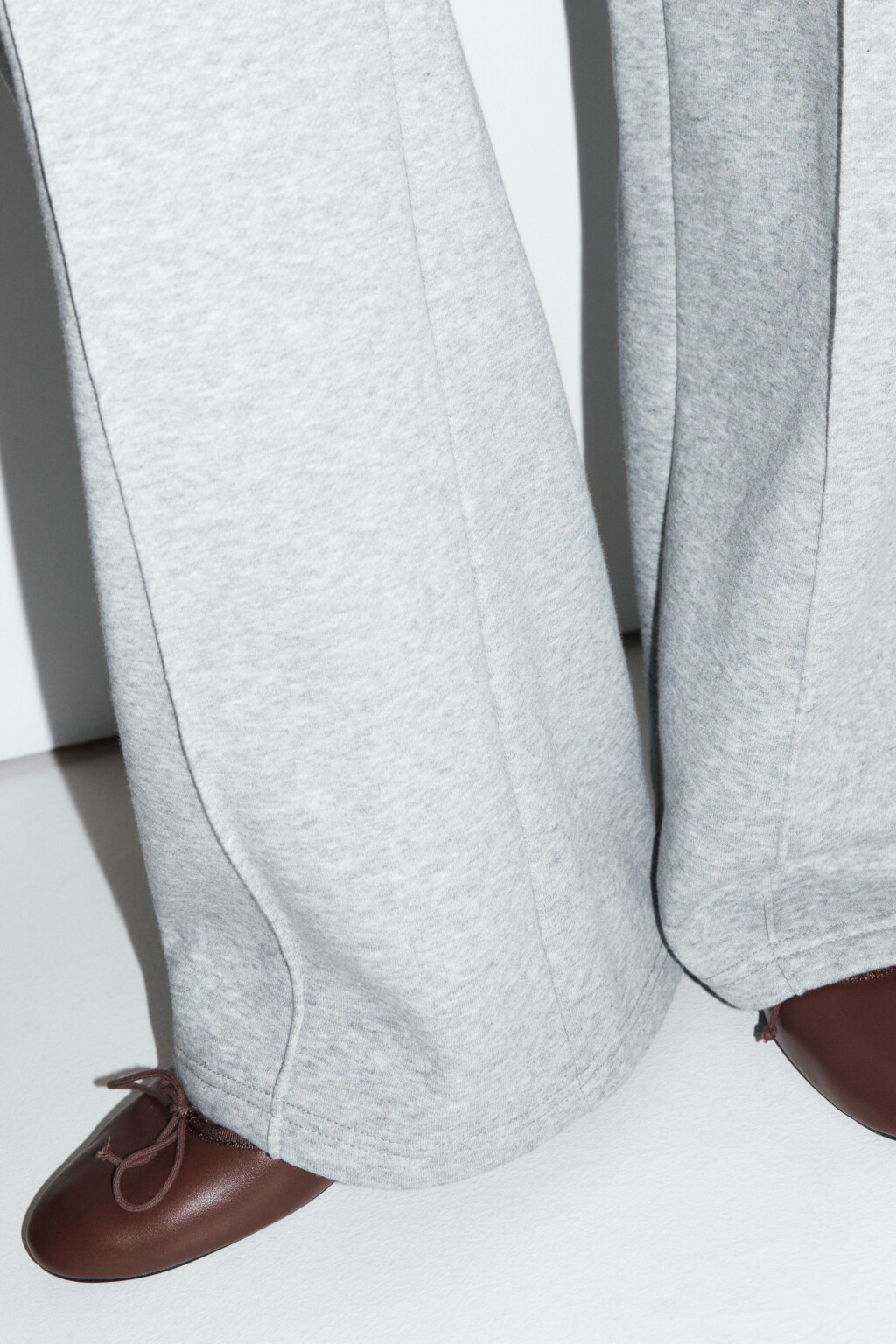 Брюки прямые трикотажные со стрелками - цвет серый - 5