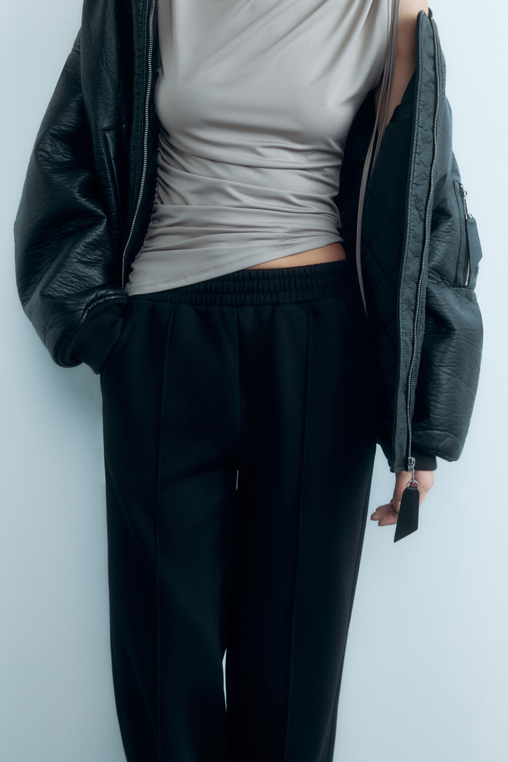 Брюки прямые трикотажные со стрелками - цвет черный - 10