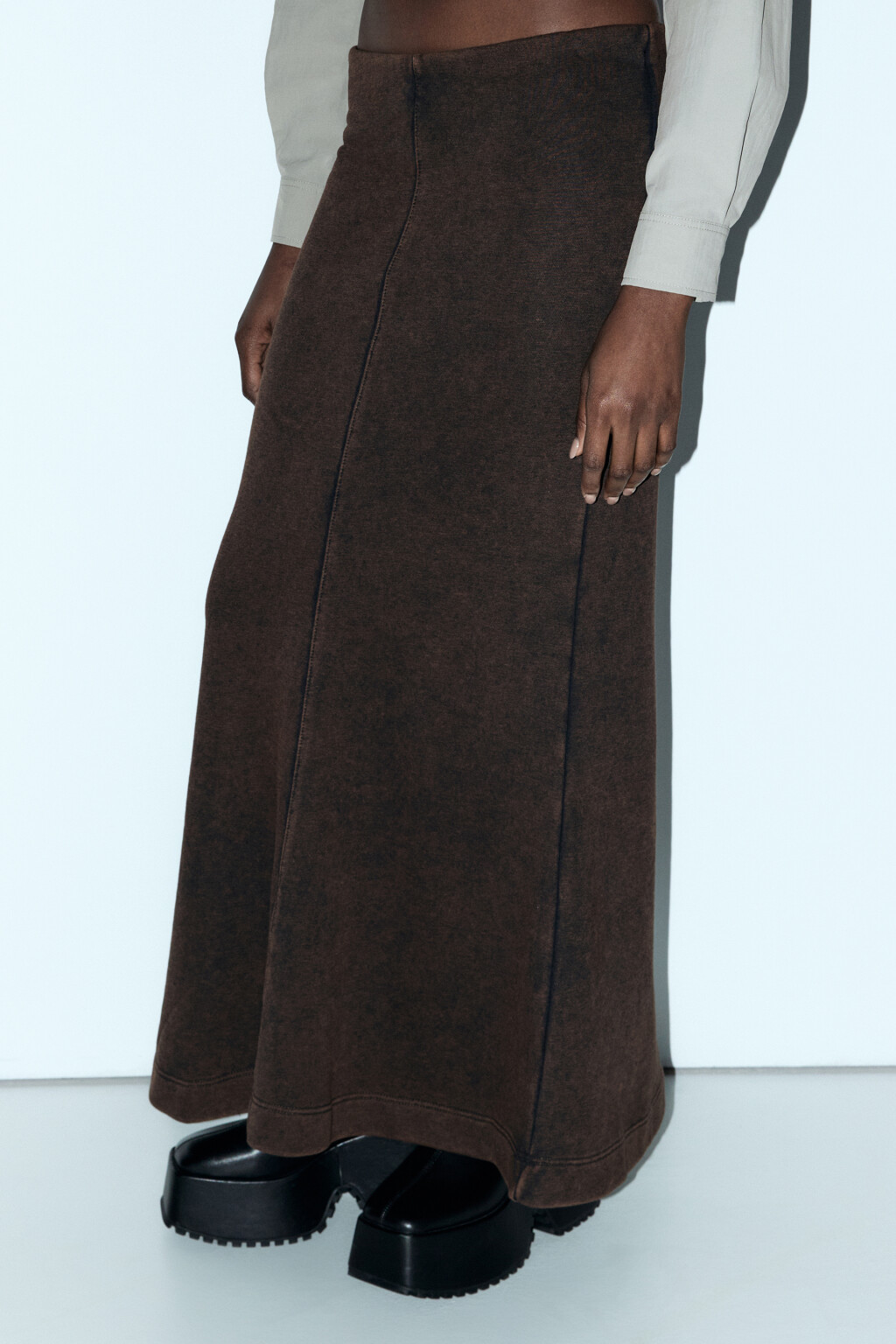 Юбка миди трикотажная с вареным эффектом - цвет коричневый - 3