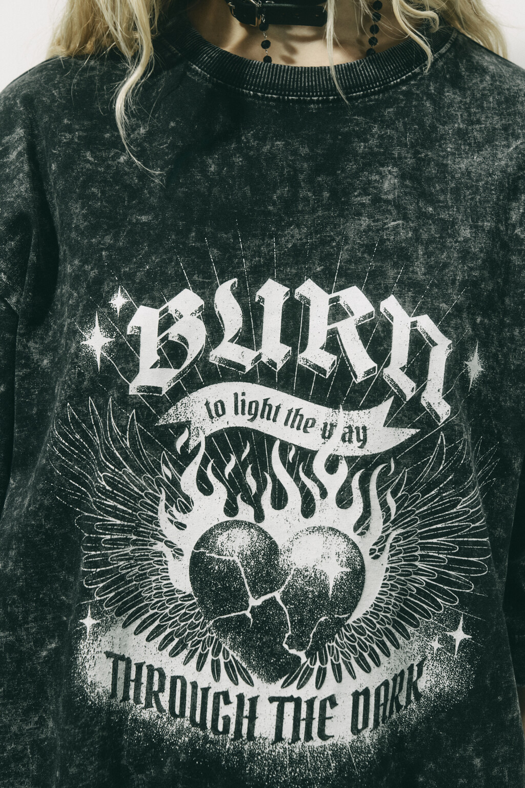 Платье-футболка с вареным эффектом и принтом - цвет серый - 8