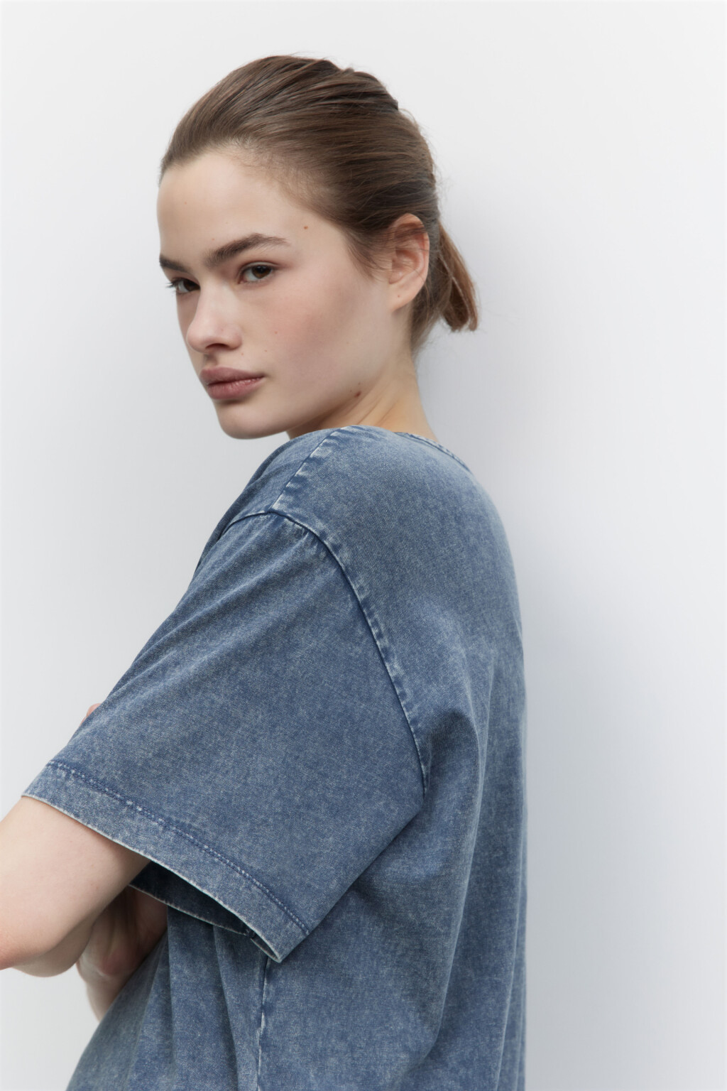 Футболка oversize рваная с вареным эффектом - цвет синий - 2