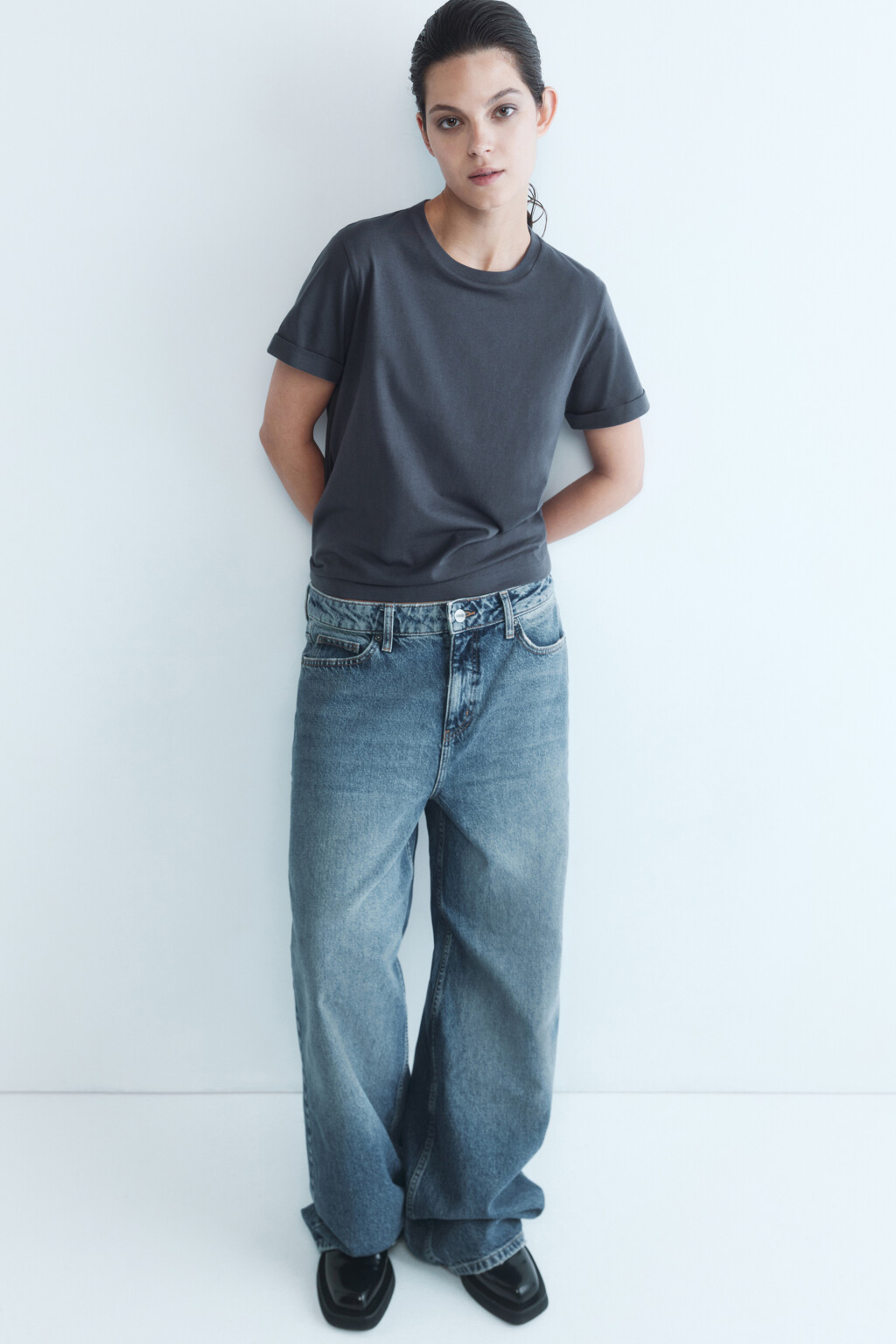 Футболка хлопковая с подвернутыми рукавами - цвет серый - 1