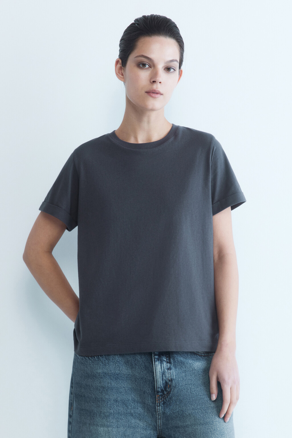 Футболка хлопковая с подвернутыми рукавами - цвет серый - 2