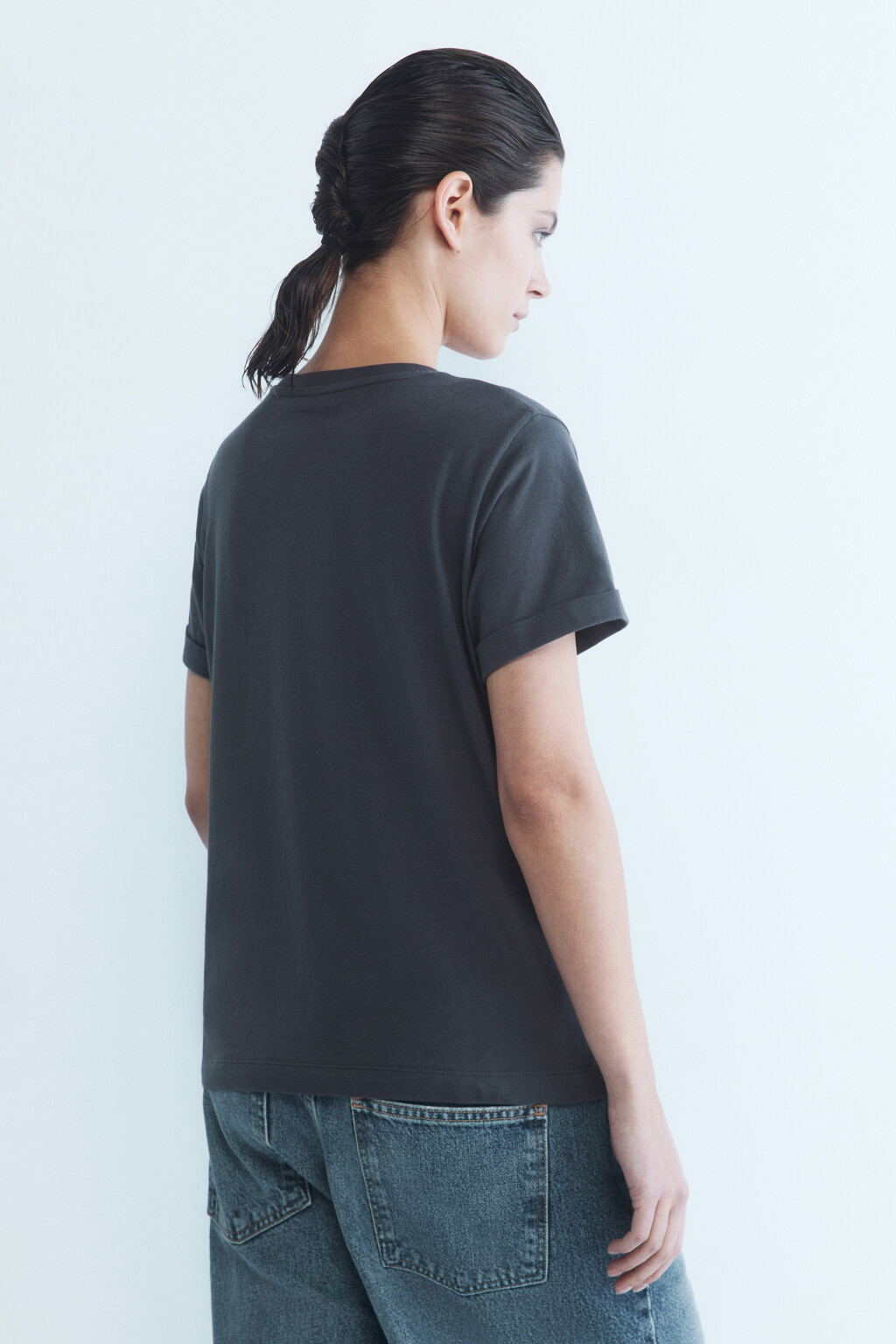 Футболка хлопковая с подвернутыми рукавами - цвет серый - 4