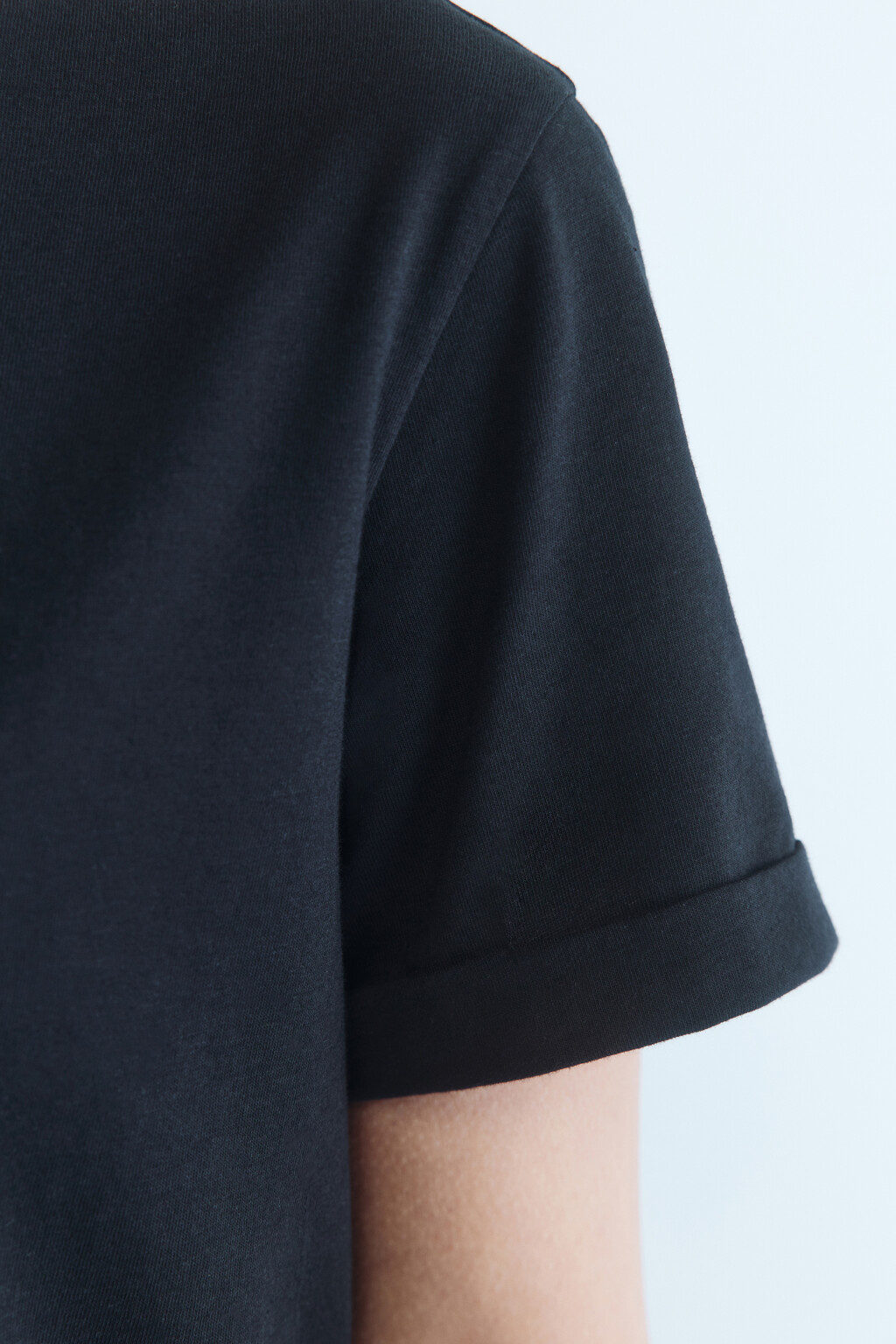 Футболка хлопковая с подвернутыми рукавами - цвет черный - 7