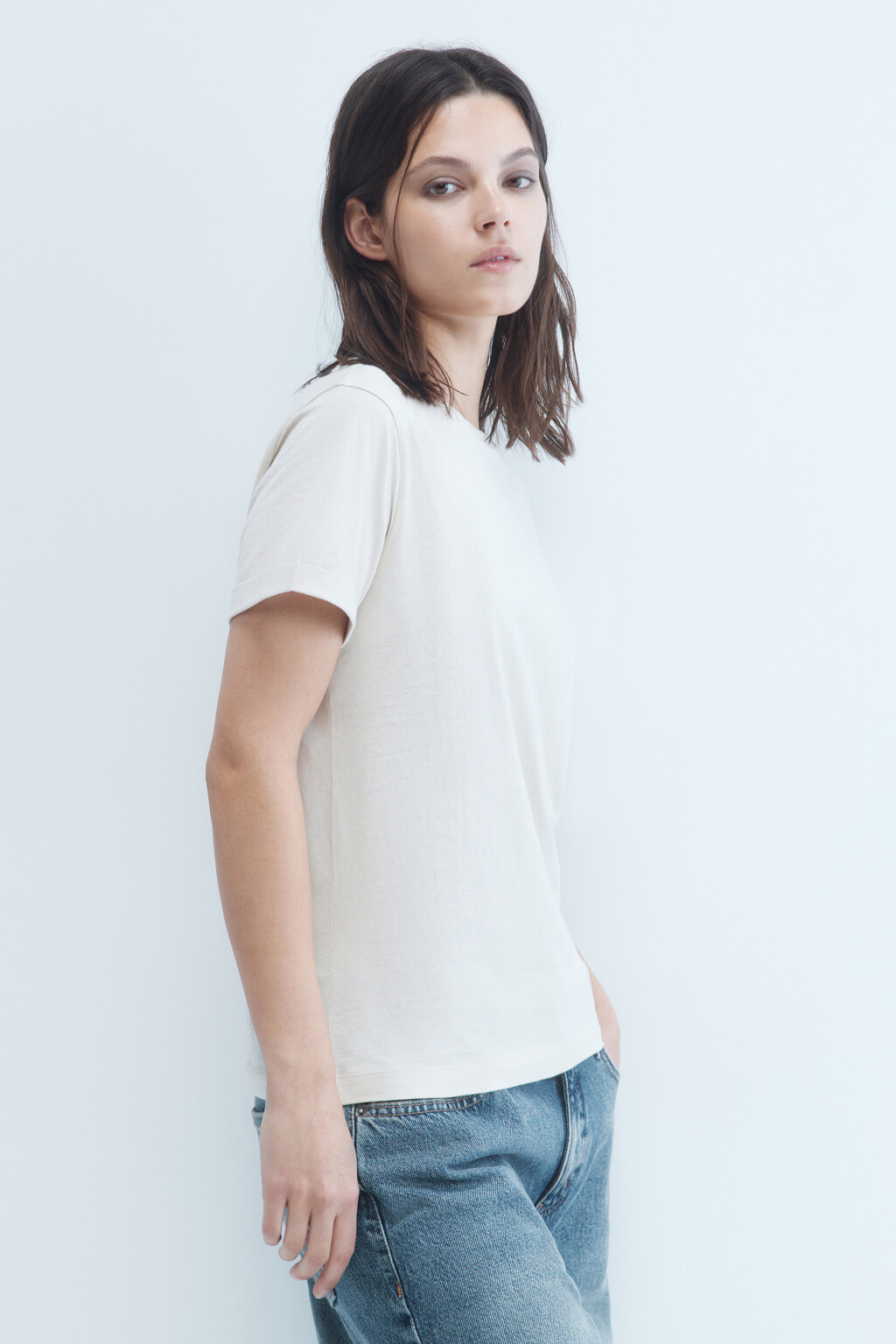 Футболка хлопковая с подвернутыми рукавами - цвет бежевый - 2