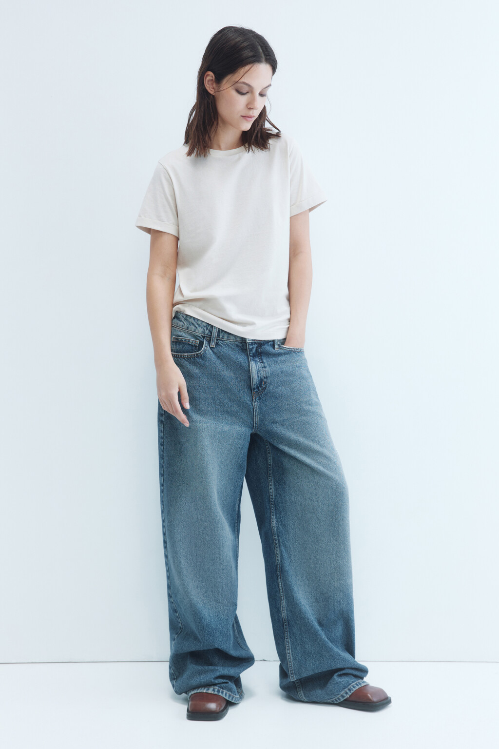 Футболка хлопковая с подвернутыми рукавами - цвет бежевый - 4