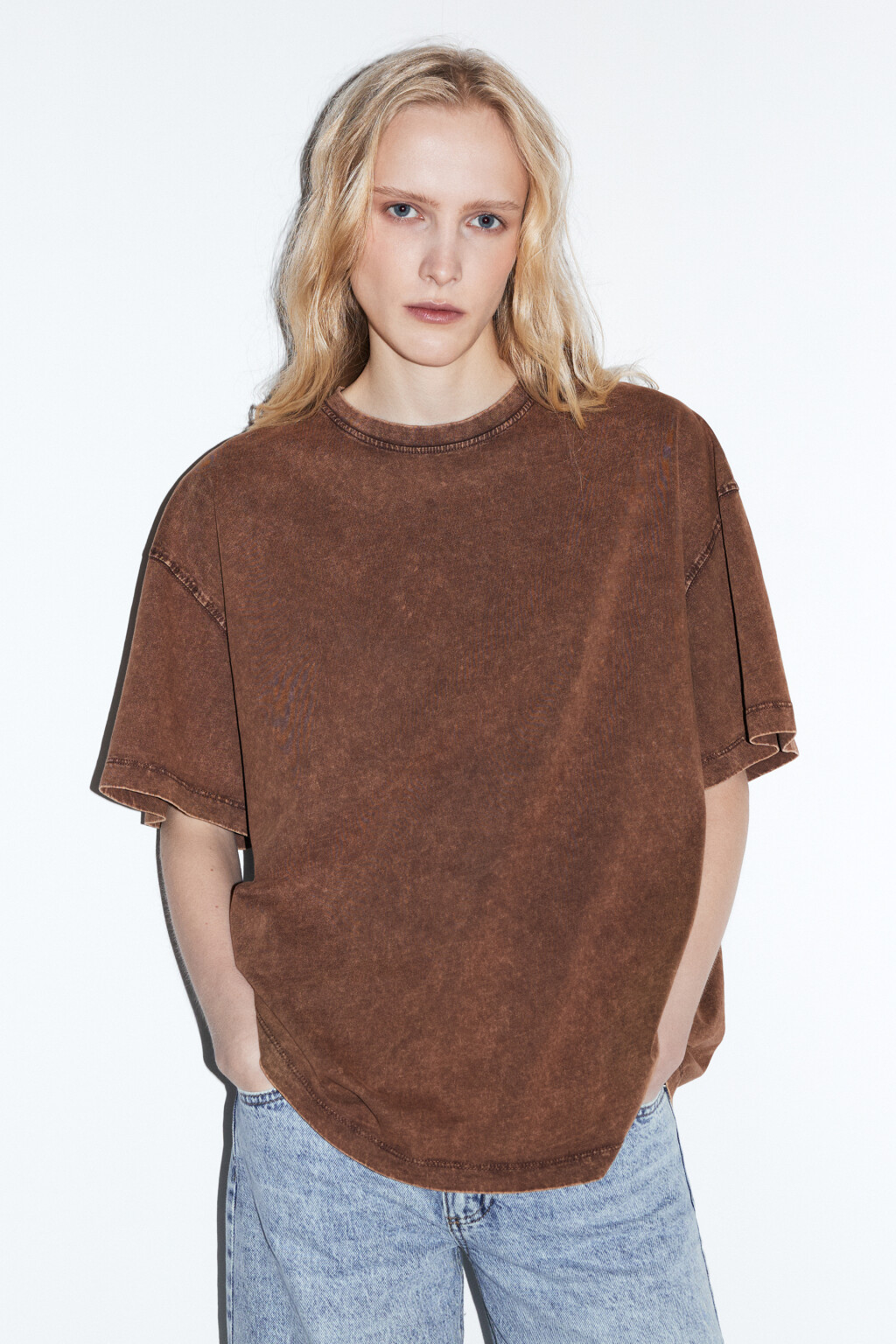 Футболка oversize с вареным эффектом - цвет коричневый - 2