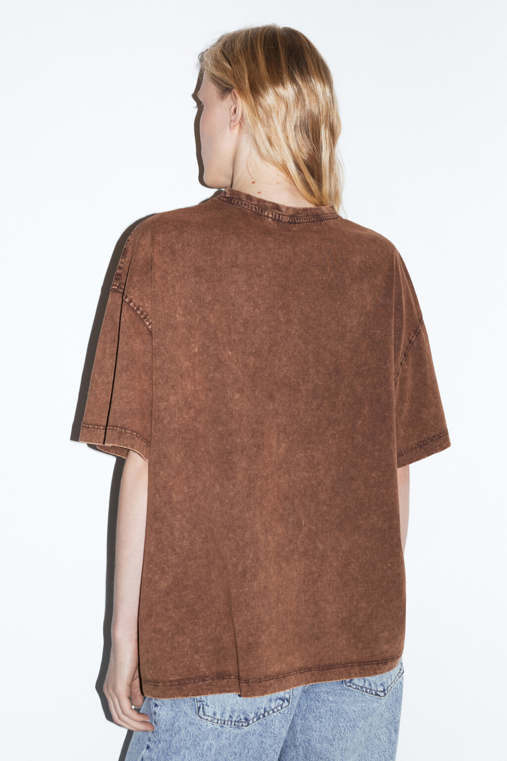 Футболка oversize с вареным эффектом - цвет коричневый - 4