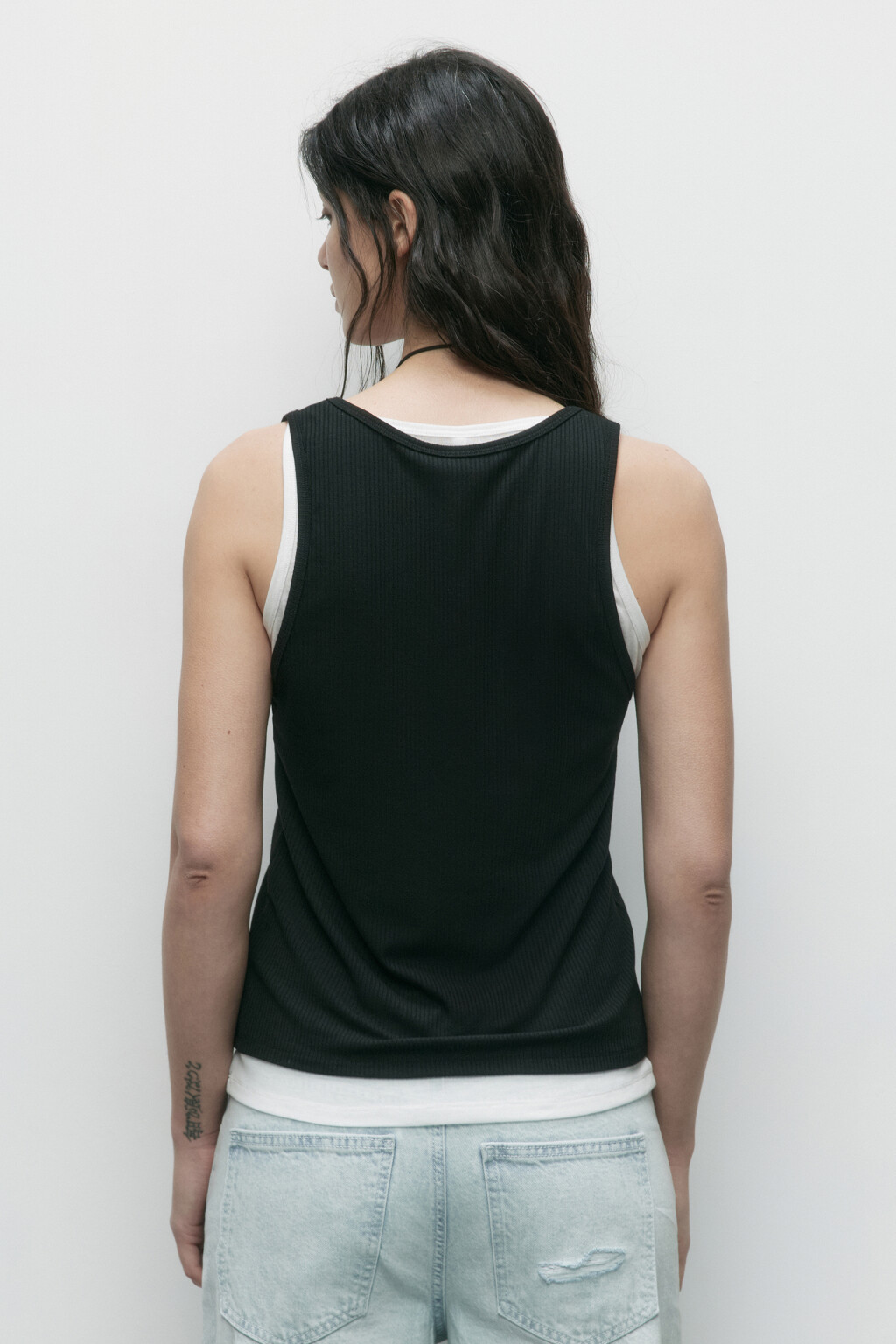 Майка двуслойная с контрастной подкладкой - цвет черный - 4