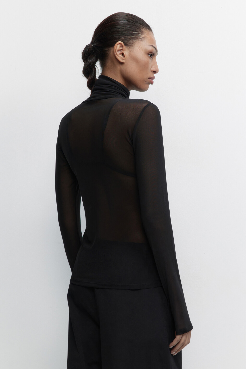 Водолазка сетчатая с прорезями для пальцев - цвет черный - 4