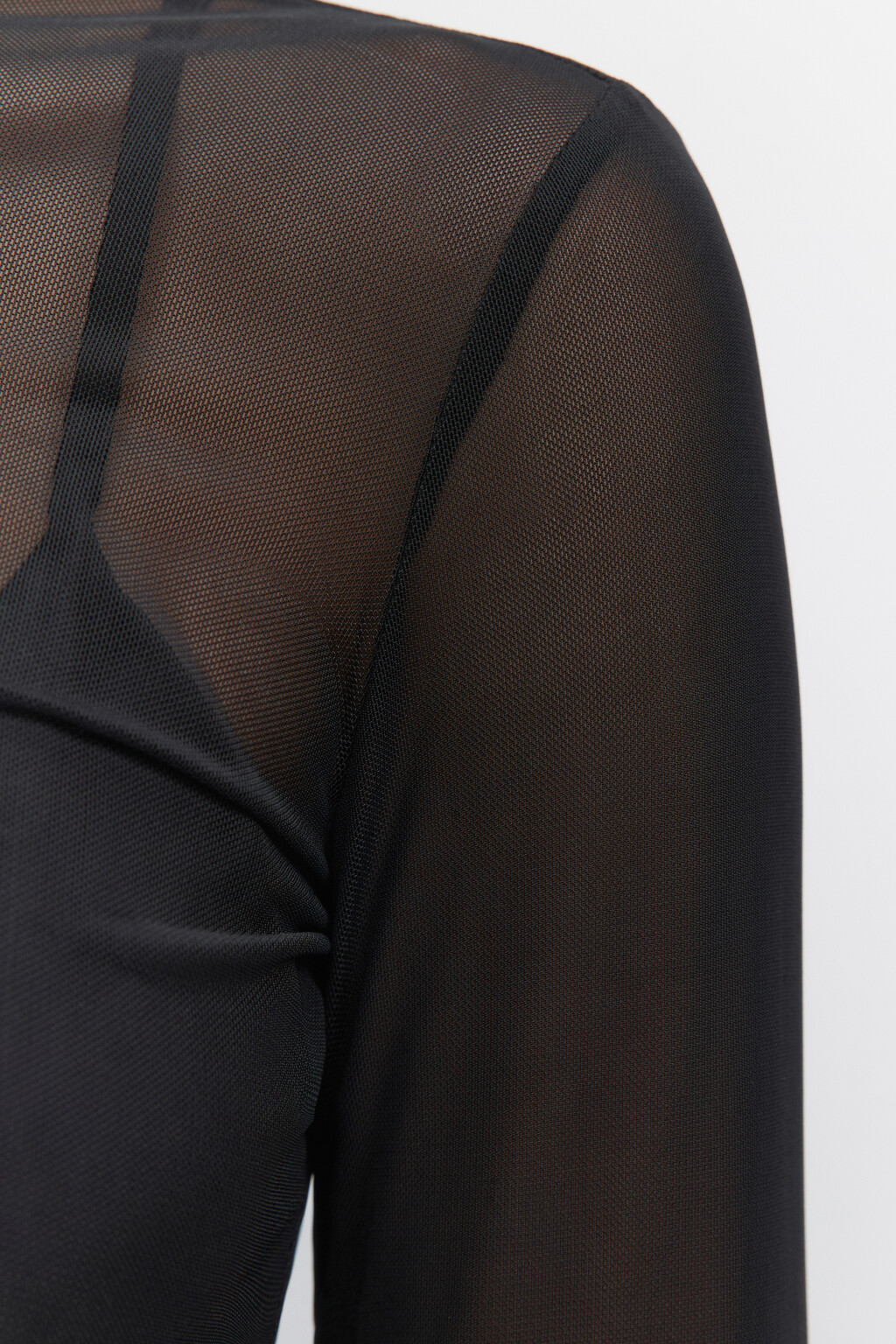 Водолазка сетчатая с прорезями для пальцев - цвет черный - 8