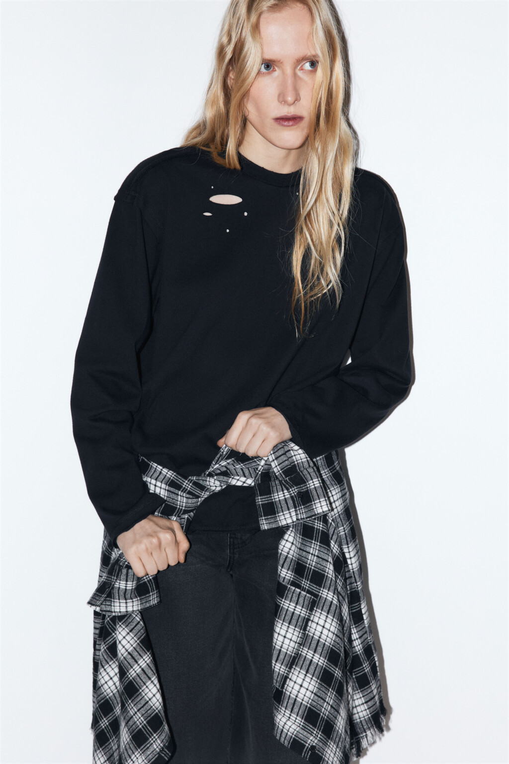 Лонгслив oversize с состаренным эффектом - цвет черный - 2