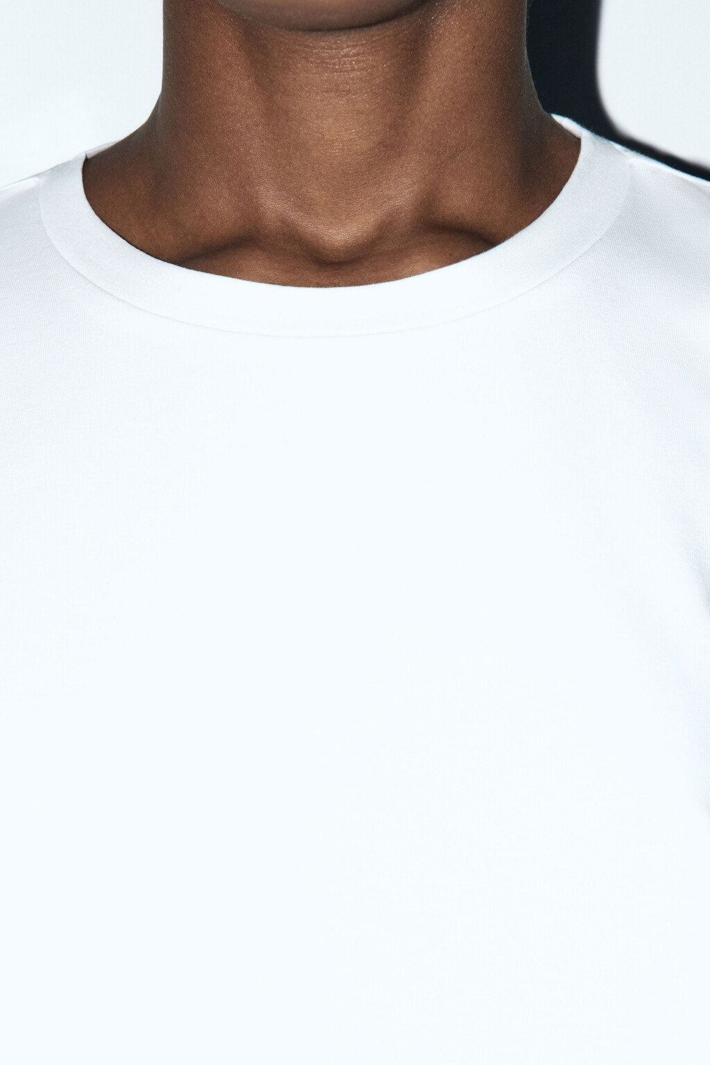 Лонгслив полуприлегающий базовый - цвет белый - 7