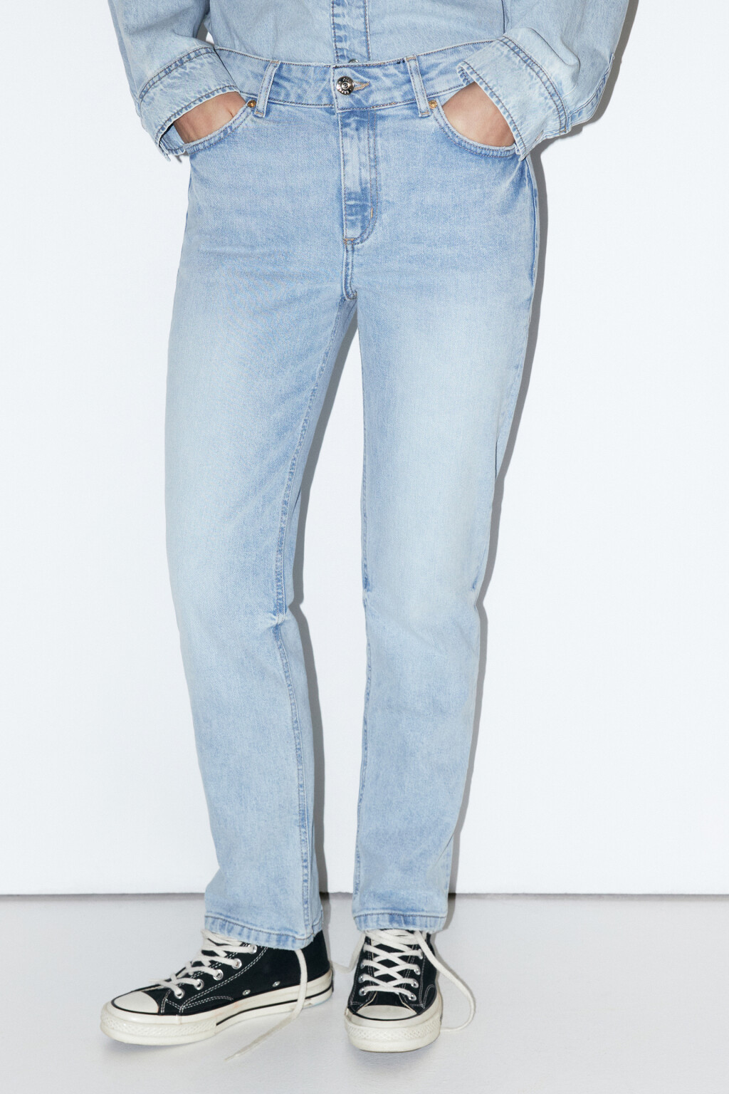 Джинсы зауженные со средней посадкой - цвет голубой - 2