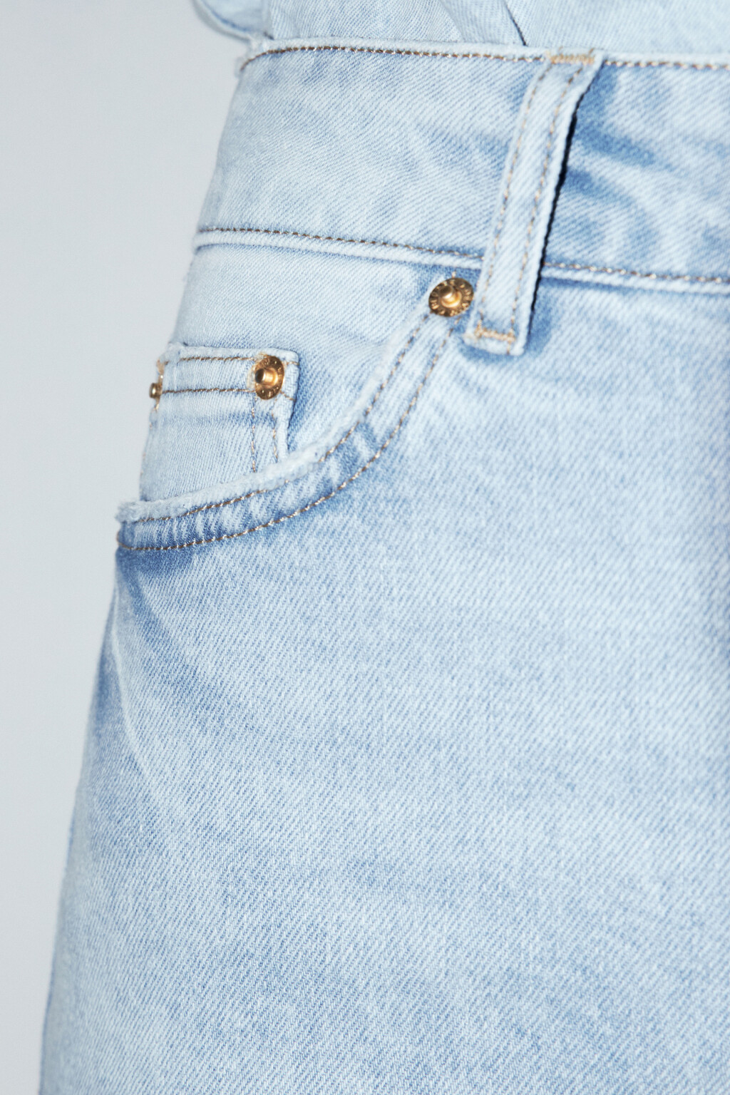 Джинсы зауженные со средней посадкой - цвет голубой - 7
