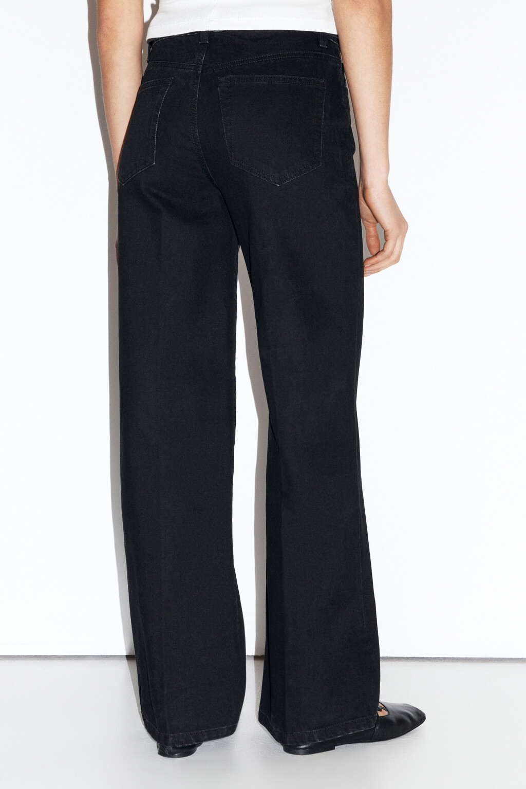 Джинсы прямые с высокой посадкой и ремнем - цвет черный - 4