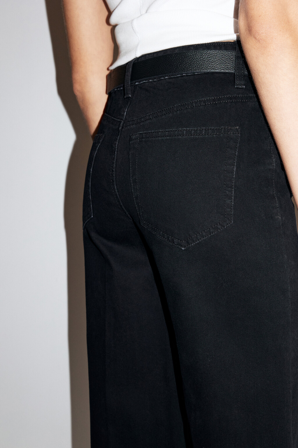Джинсы прямые с высокой посадкой и ремнем - цвет черный - 6
