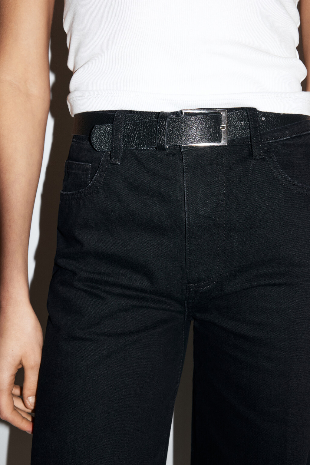 Джинсы прямые с высокой посадкой и ремнем - цвет черный - 7
