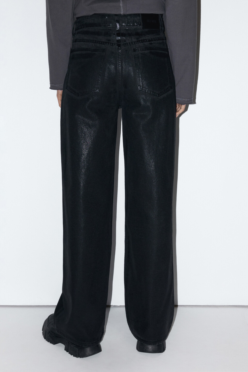 Джинсы широкие с блестящим напылением - цвет черный - 4