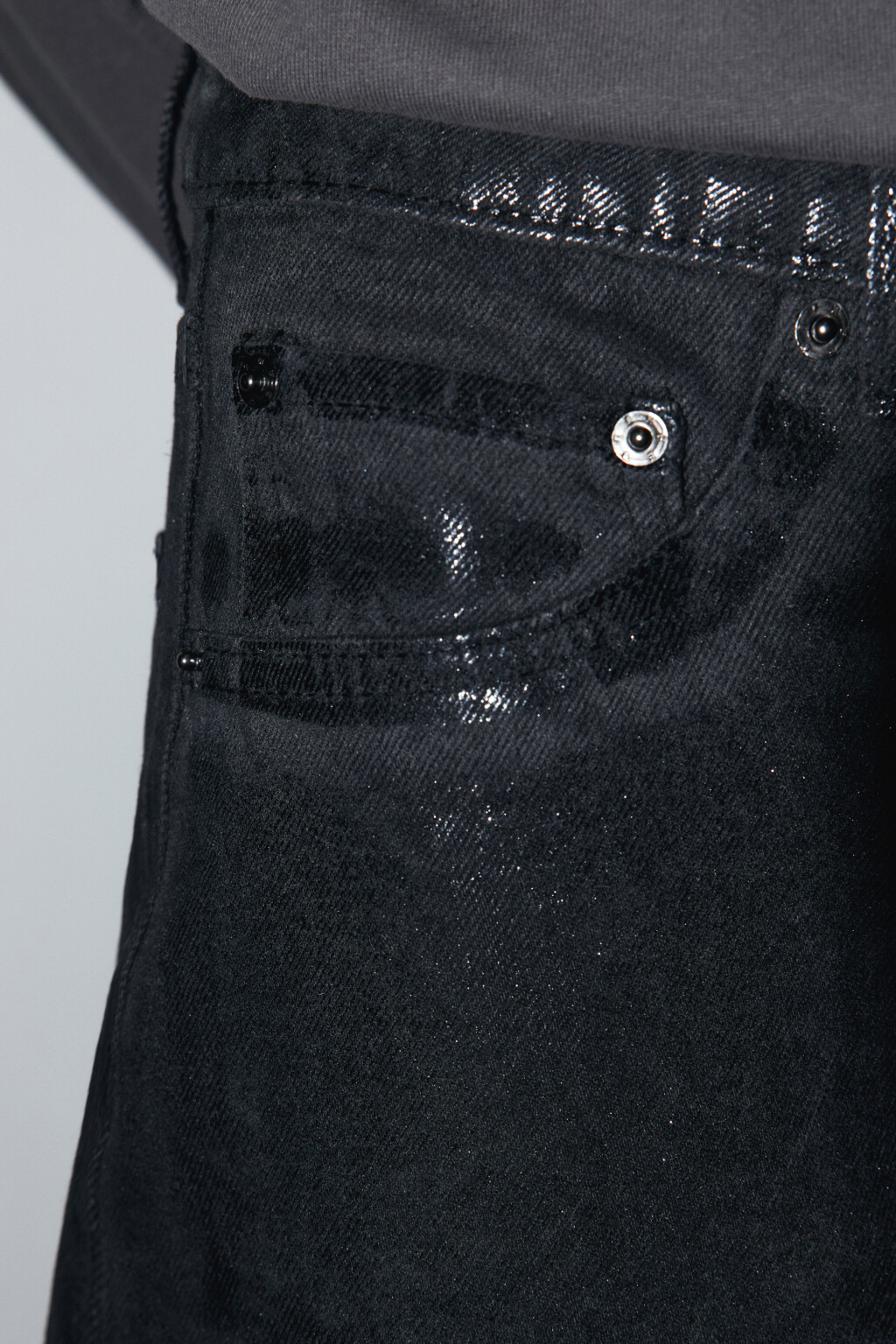 Джинсы широкие с блестящим напылением - цвет черный - 7