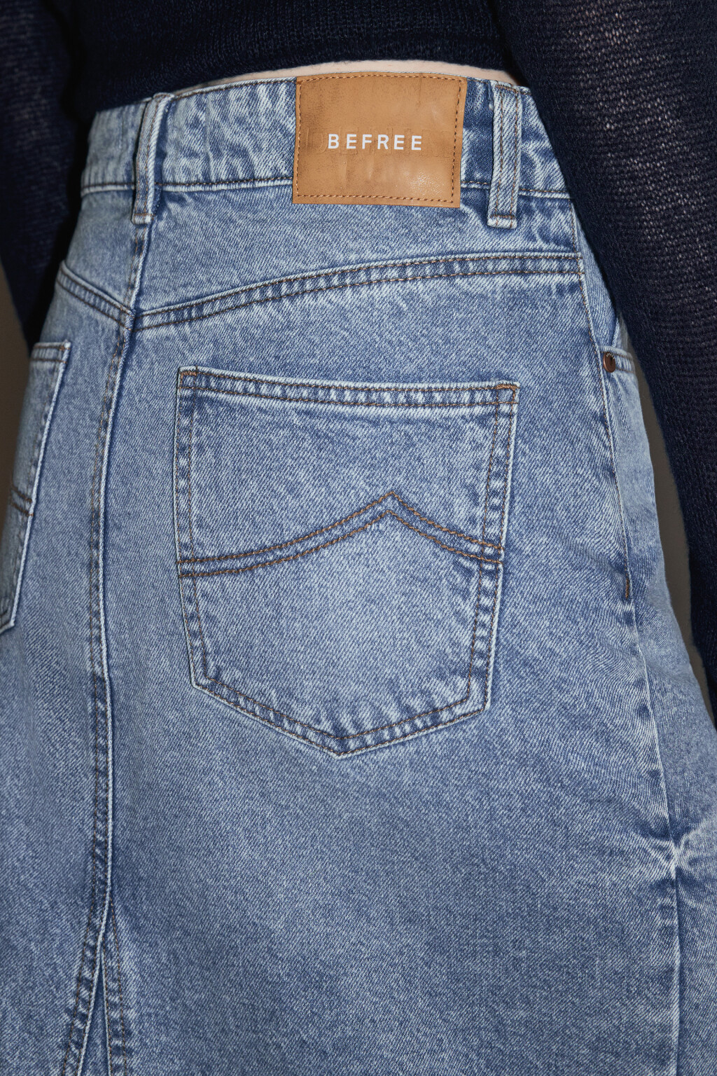 Юбка макси джинсовая с разрезом спереди - цвет голубой - 6