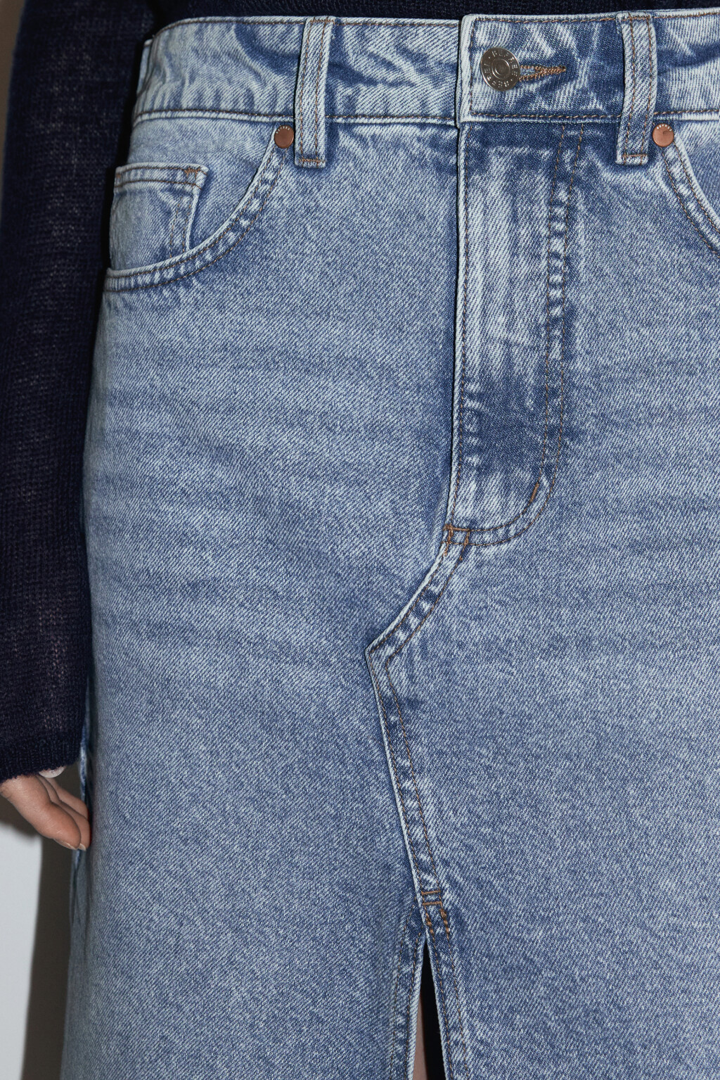 Юбка макси джинсовая с разрезом спереди - цвет голубой - 7