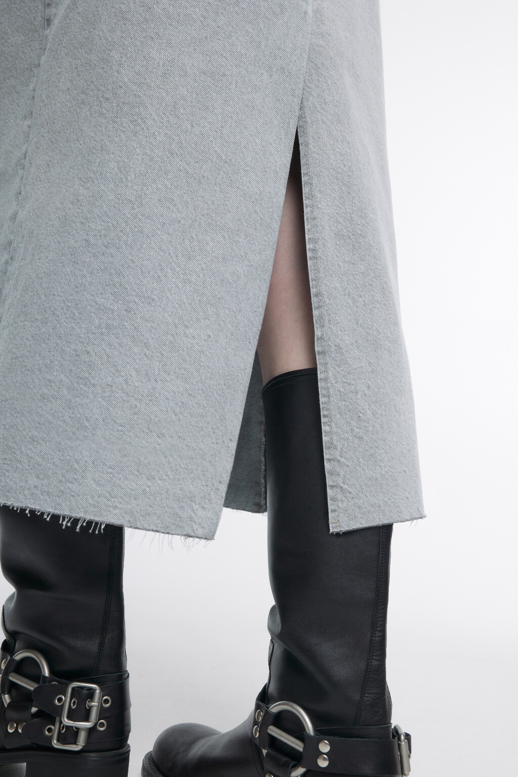 Юбка миди джинсовая прямая с ремнем - цвет серый - 8