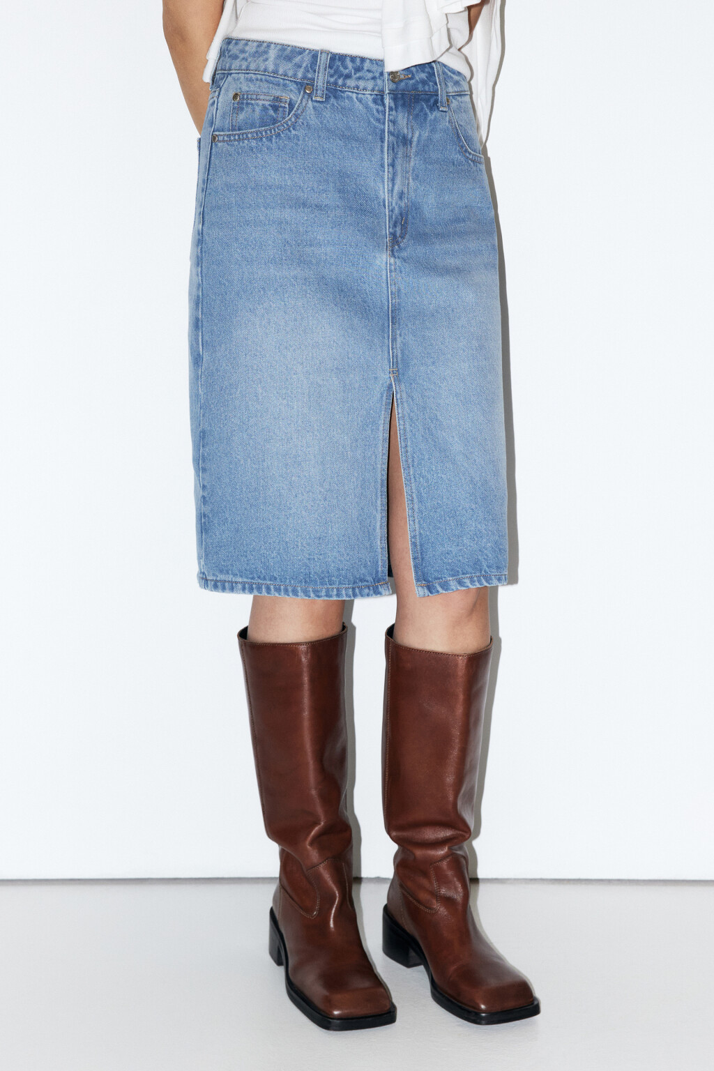 Юбка миди джинсовая с разрезом спереди - цвет голубой - 2