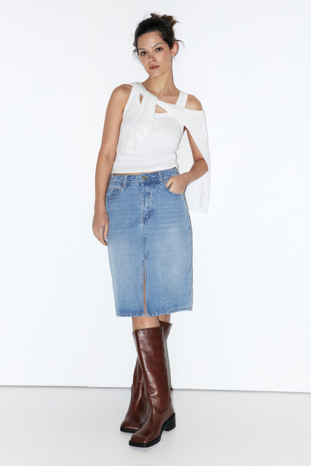 Юбка миди джинсовая с разрезом спереди - цвет голубой - 5